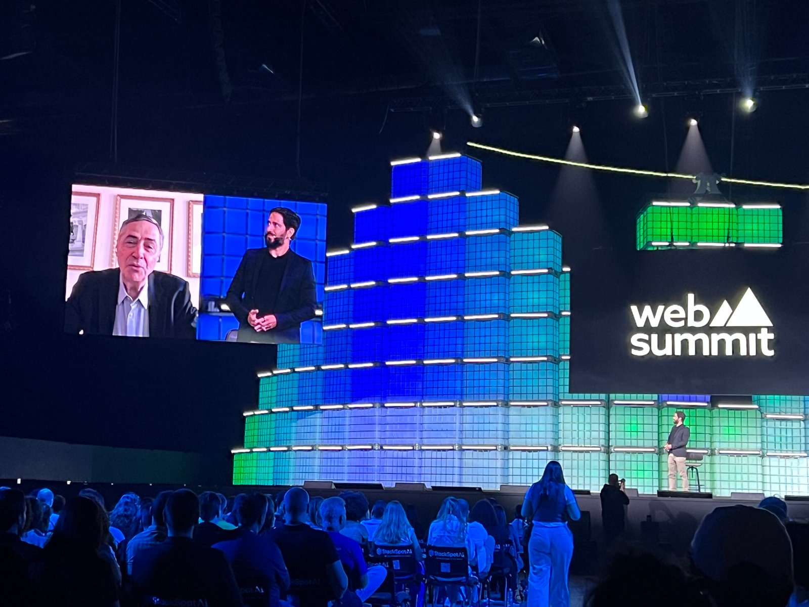 Presidente do STF, Luís Roberto Barroso, e Ronaldo Lemos, durante o Web Summit Rio