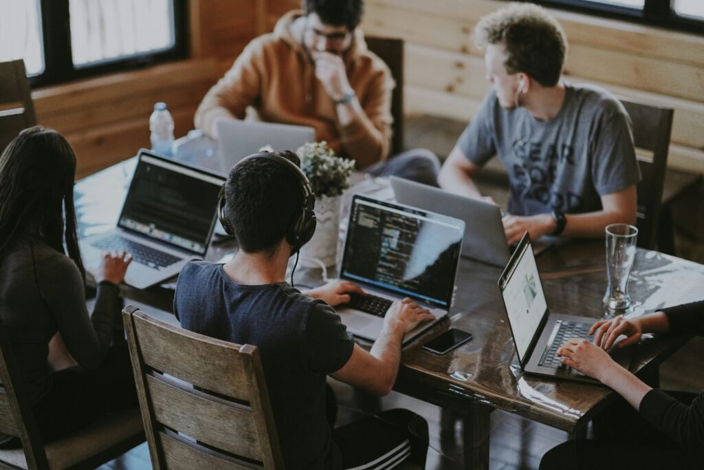 Profissionais de TI no Brasil usam inteligência artificial